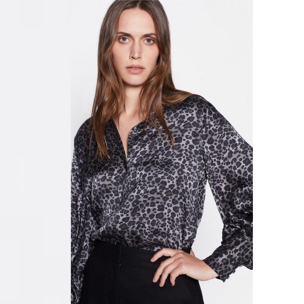 Equipment || Boleyn Silk Shirt in Silver Steel Gray Leopard Medium - Picture 2 of 9